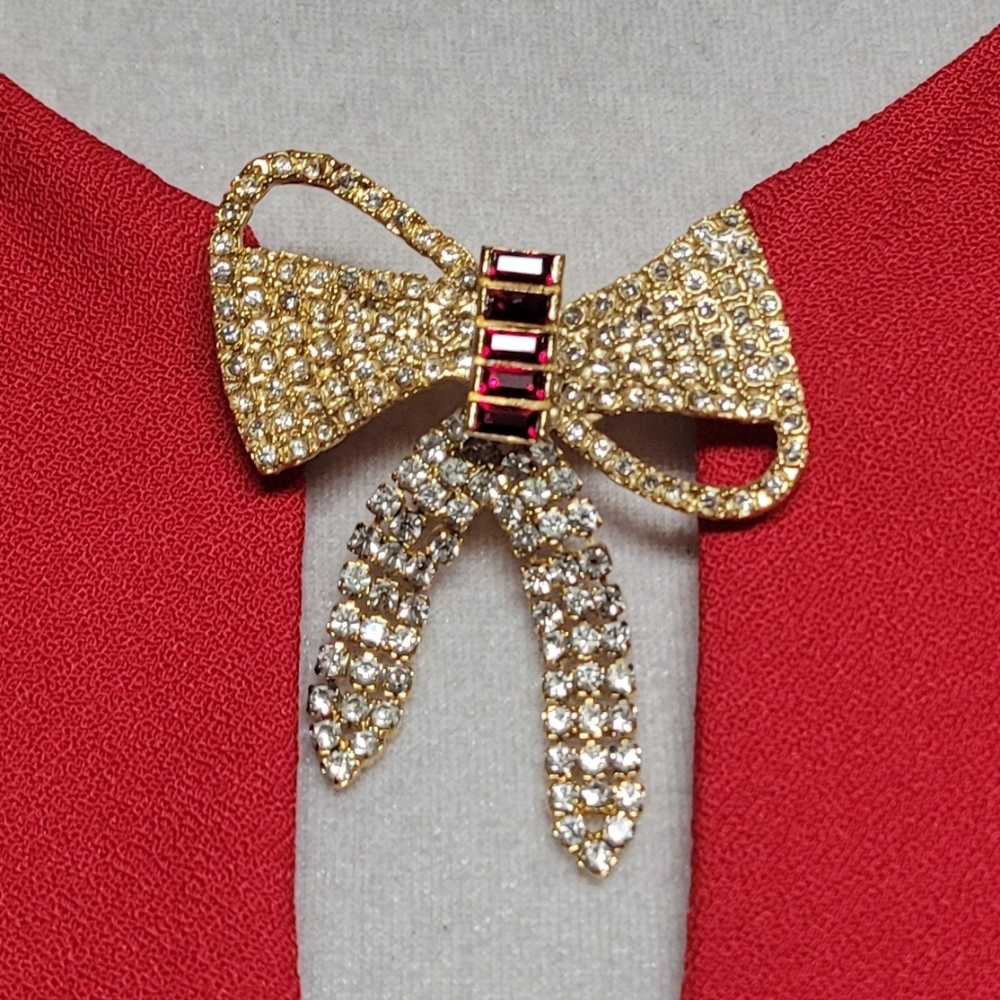 Deborah Laws Vintage Red Crepe Gold Rhinestone Bow Brooch Bodycon Mini Dress 2 - Picture 4 of 11